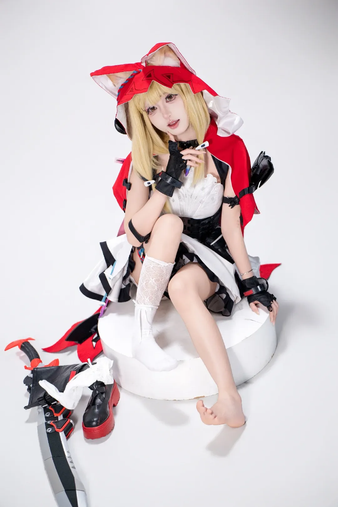 【ロッシ コスプレ】アークナイツ：エンドフィールド、純白スタジオの猫耳赤ずきん - 1 枚目