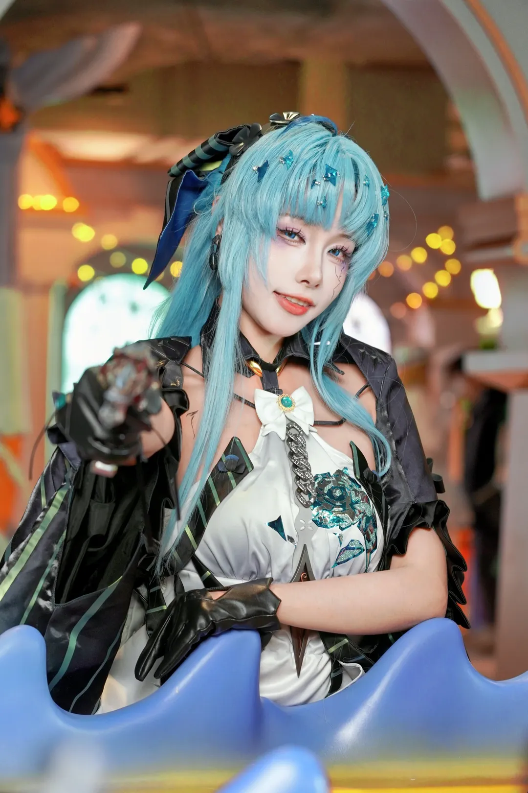 【カルロッタ コスプレ】『鳴潮』ポップアップイベント、青髪の少女が魅せる優雅な一瞬 - 6 枚目