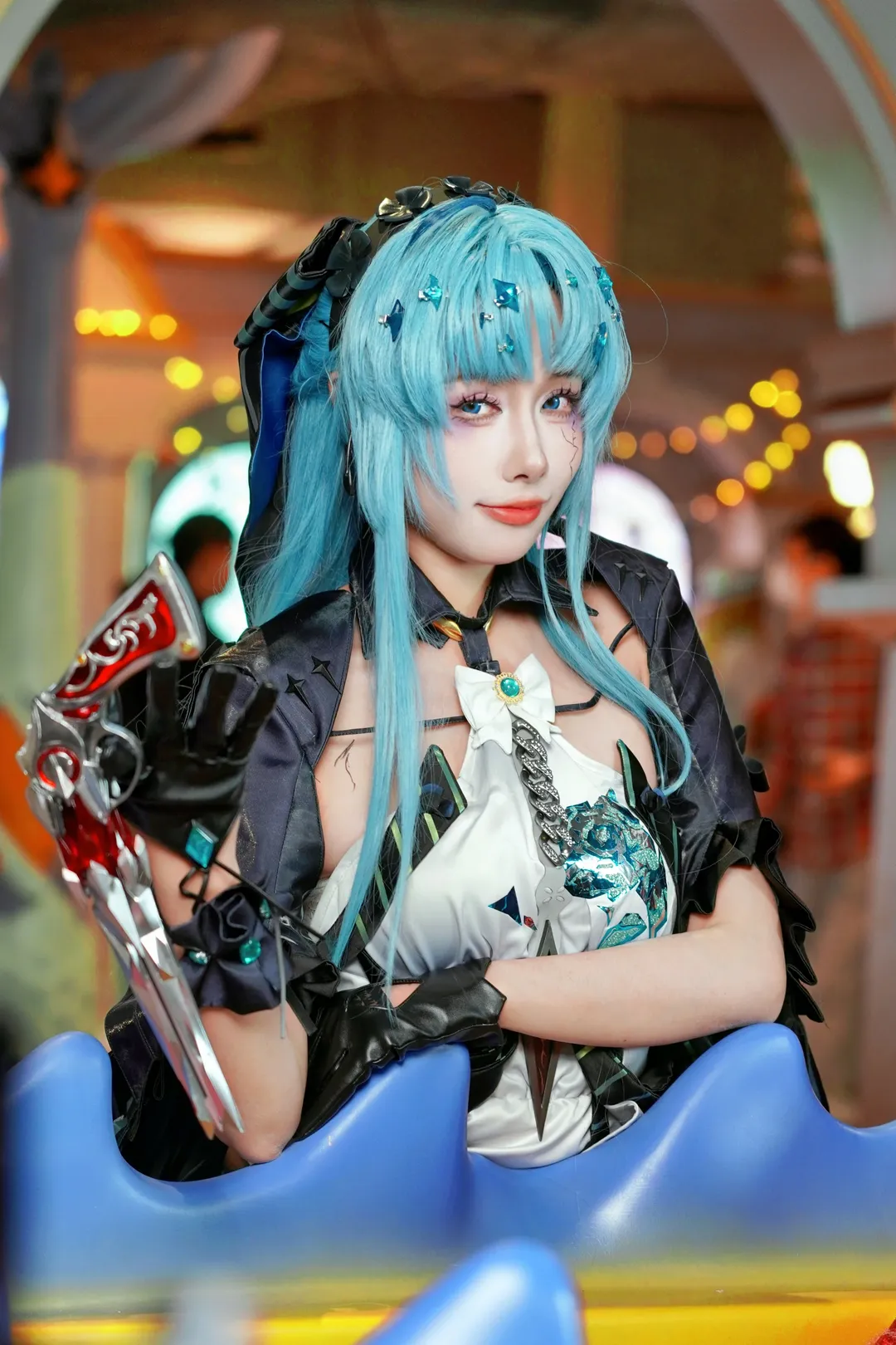 【カルロッタ コスプレ】『鳴潮』ポップアップイベント、青髪の少女が魅せる優雅な一瞬 - 8 枚目