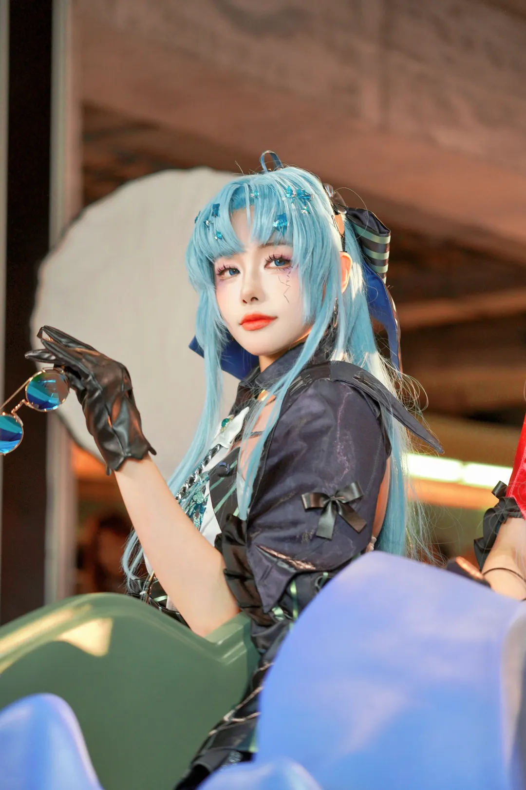 【カルロッタ コスプレ】『鳴潮』ポップアップイベント、青髪の少女が魅せる優雅な一瞬 - 9 枚目