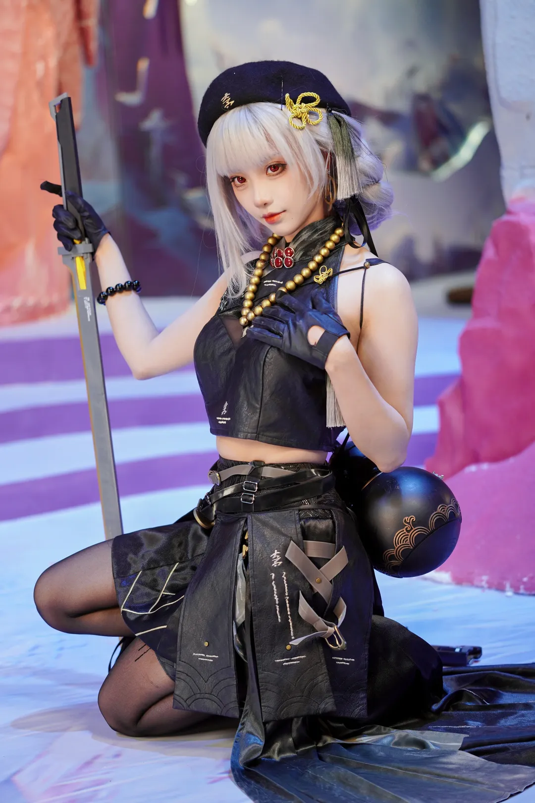 【散华cos】鸣潮库洛嘉年华现场，黑金质感造型搭长剑 - 第 5 张