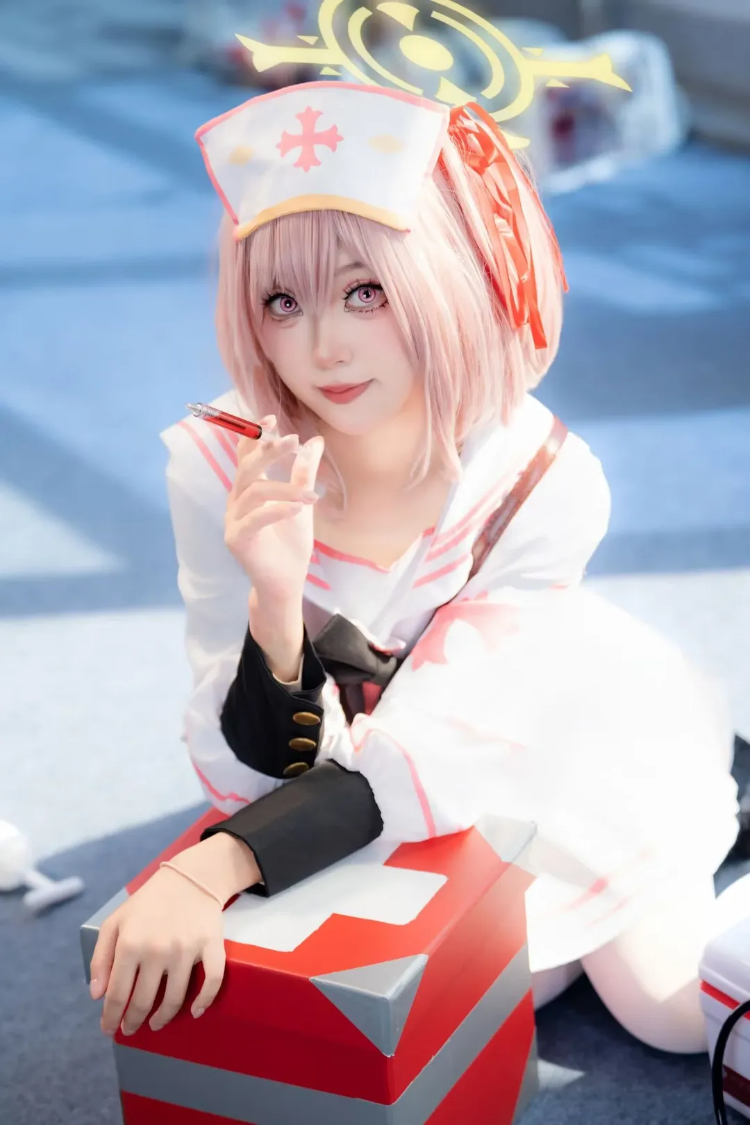 【芹娜cos】蔚藍檔案裡的可靠小護士，陽光下的聽診器時刻 - 第 3 張
