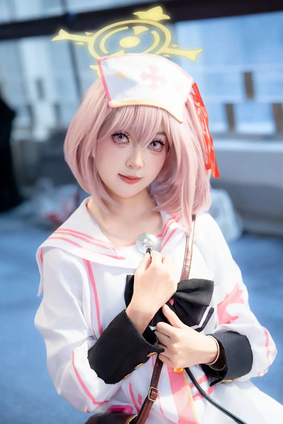 【芹娜cos】蔚藍檔案裡的可靠小護士，陽光下的聽診器時刻 - 第 7 張