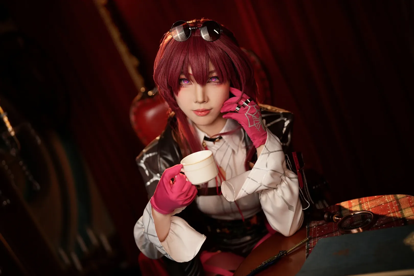 【卡芙卡cos】崩坏星穹铁道中的优雅与张力 - 第 1 张