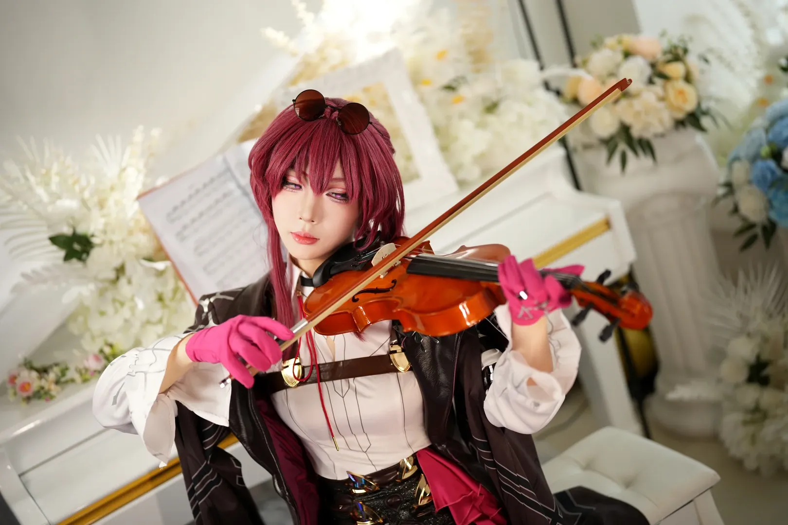 【卡芙卡cos】崩坏星穹铁道中的优雅与张力 - 第 5 张