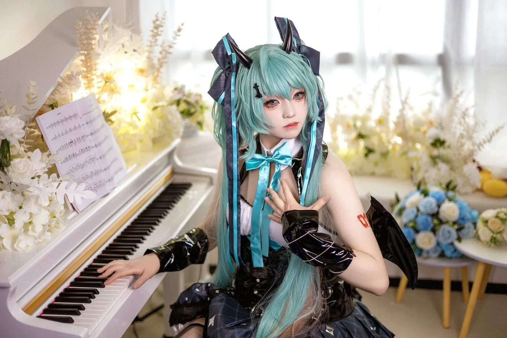 【初音未来cos】初始之音，黑暗与甜美交织的视觉呈现