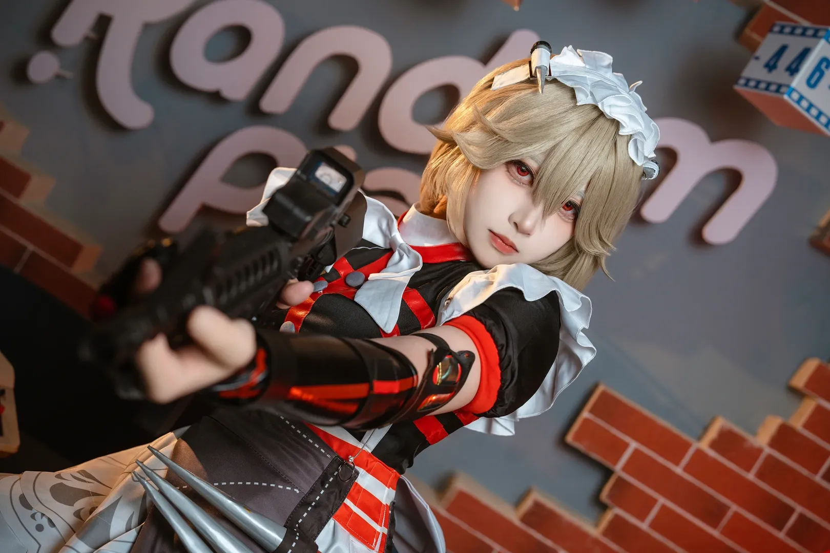 【丽娜cos】带战术道具的女仆长，绝区零同人拍摄体验 - 第 2 张