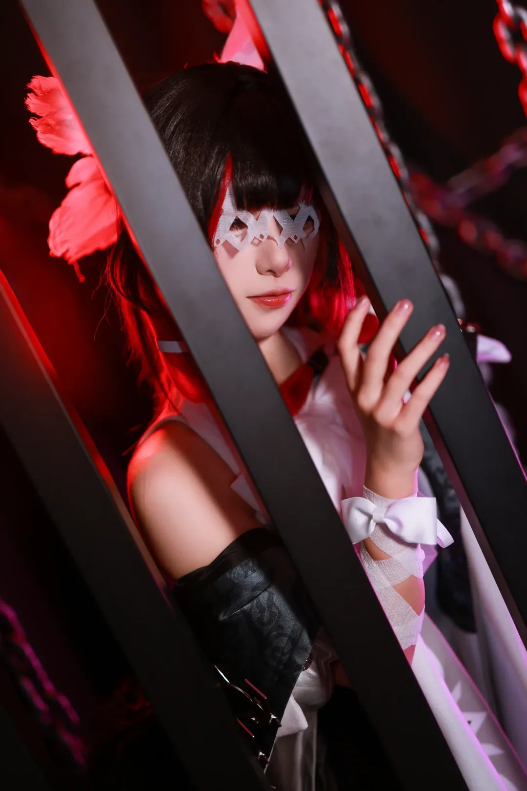 【コロンビーナ コスプレ】光と闇に刻む、『原神』ファデュイ執行官第三位の静寂 - 1 枚目