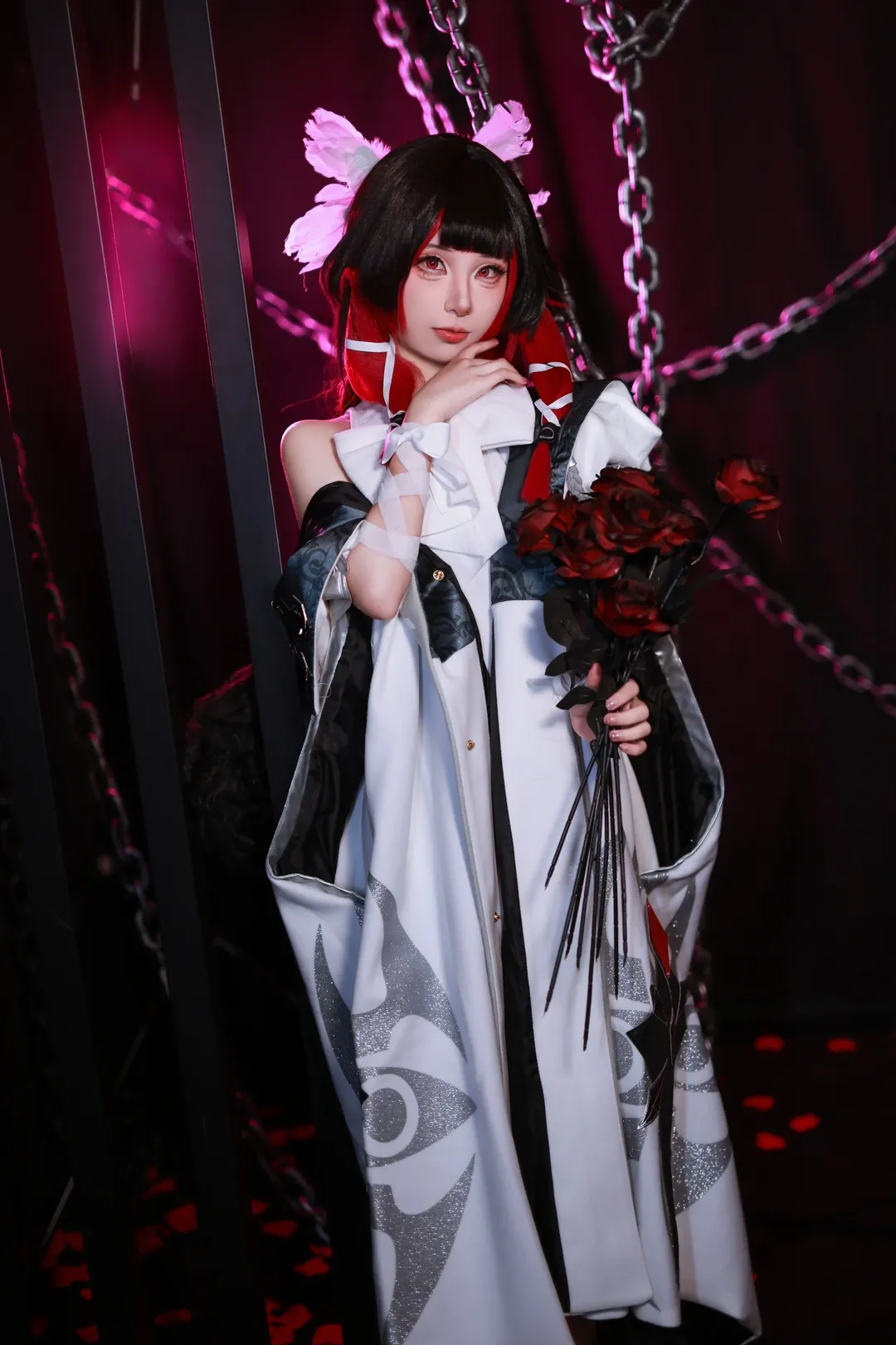 【コロンビーナ コスプレ】光と闇に刻む、『原神』ファデュイ執行官第三位の静寂 - 2 枚目