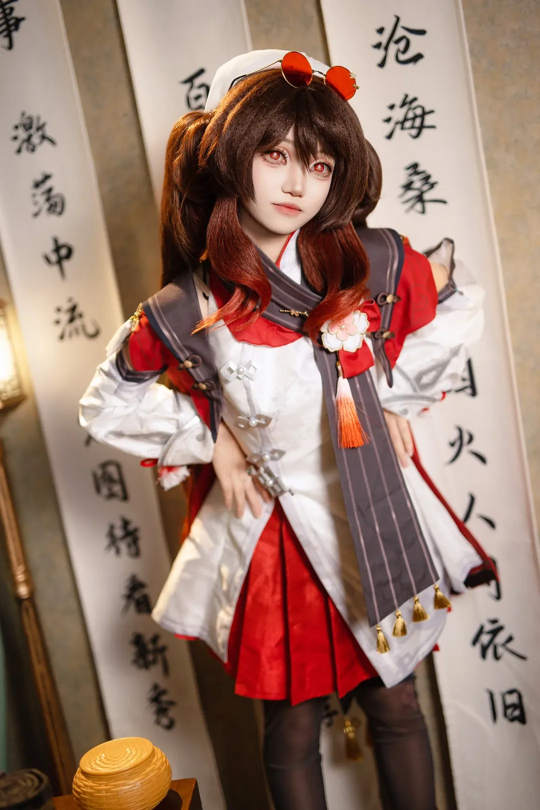 【胡桃コスプレ】残雪に咲く紅、キュートなお茶目さか凜とした凛々しさか - 1 枚目