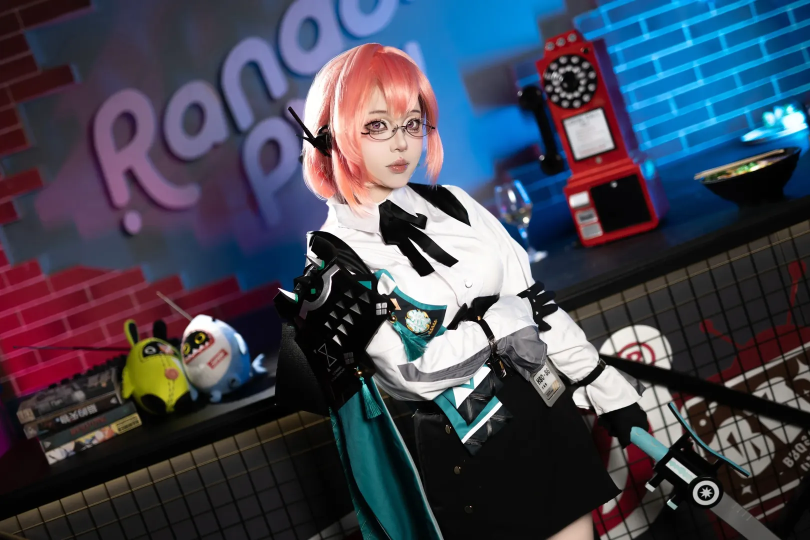 [Tsukishiro Yanagi cosplay] Documenting this soon-to-be-retired Zenless Zone Zero scene - Image 3