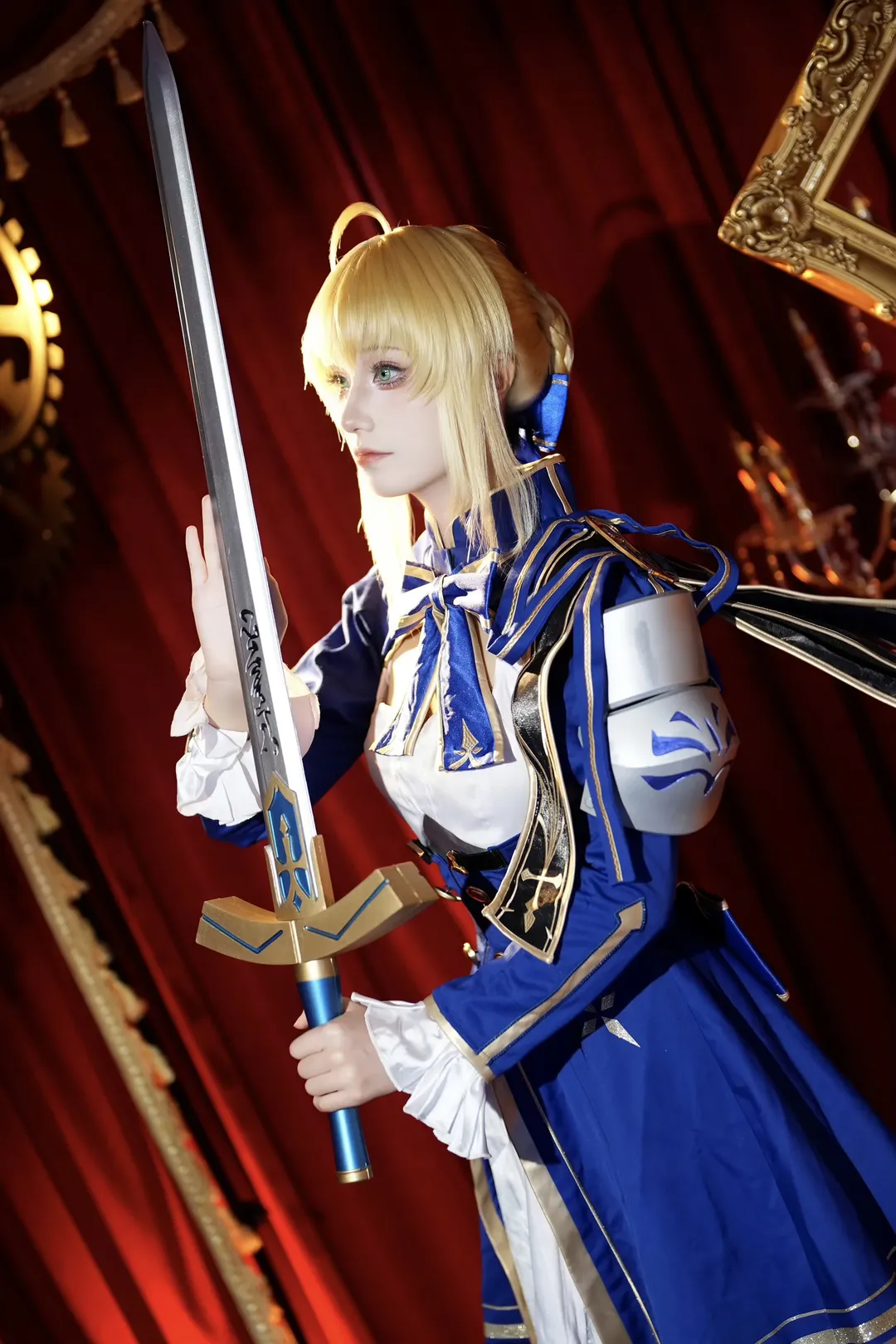 【Saber cosplay】The King of Knights in Honkai: Star Rail, Swinging the Legendary Sword of Promised Victory - Image 2