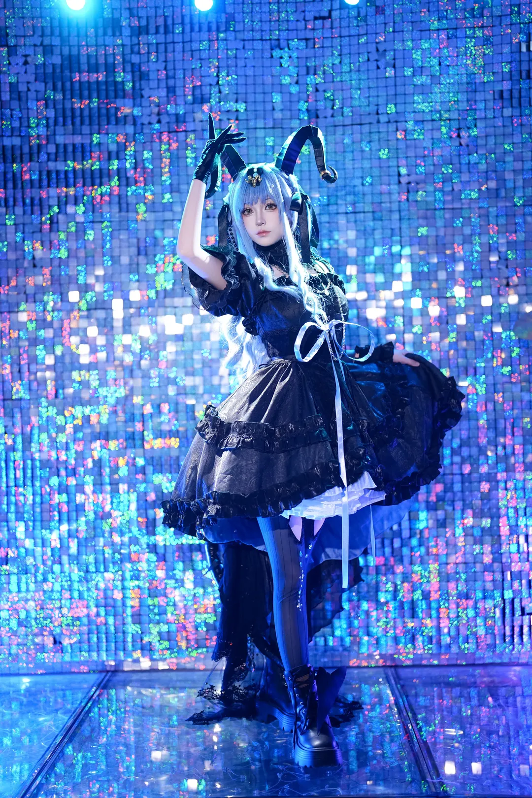 【丰川祥子cos】冷色调与黑丝交织的暗黑哥特时刻 - 第 1 张