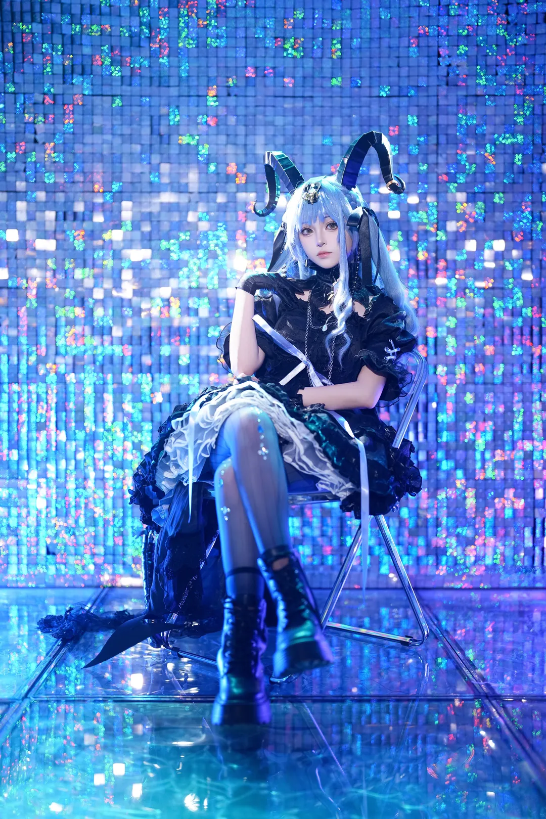【丰川祥子cos】冷色调与黑丝交织的暗黑哥特时刻