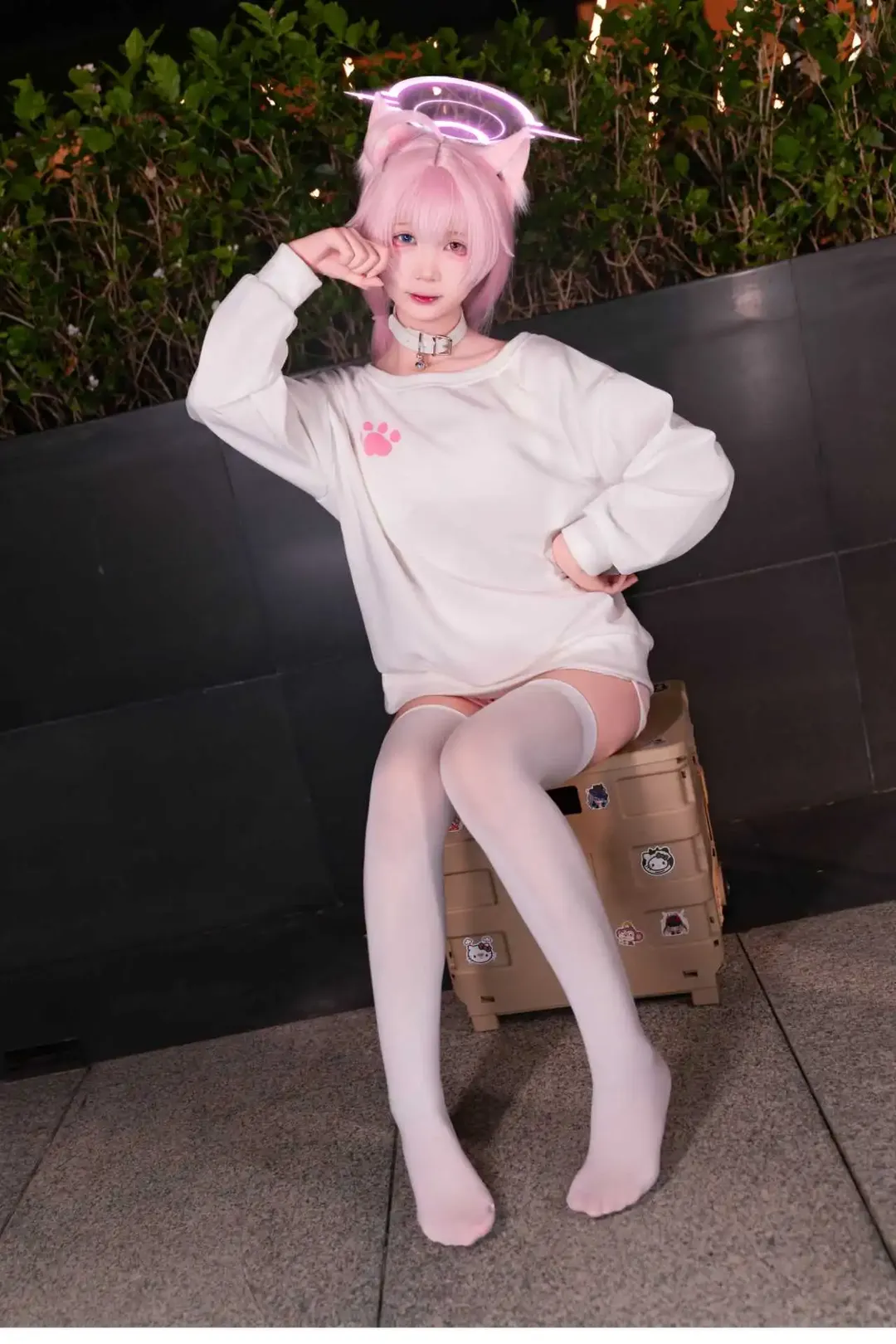 【小鸟游星野cos】蔚蓝档案，夜晚街头慵懒小猫的漫展外拍 - 第 2 张