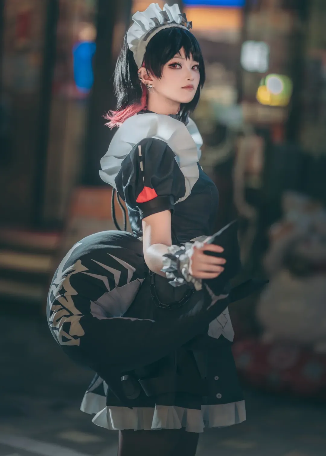 【艾莲乔cos】绝区零大悦城街头速拍，机能风女仆装出街 - 第 5 张