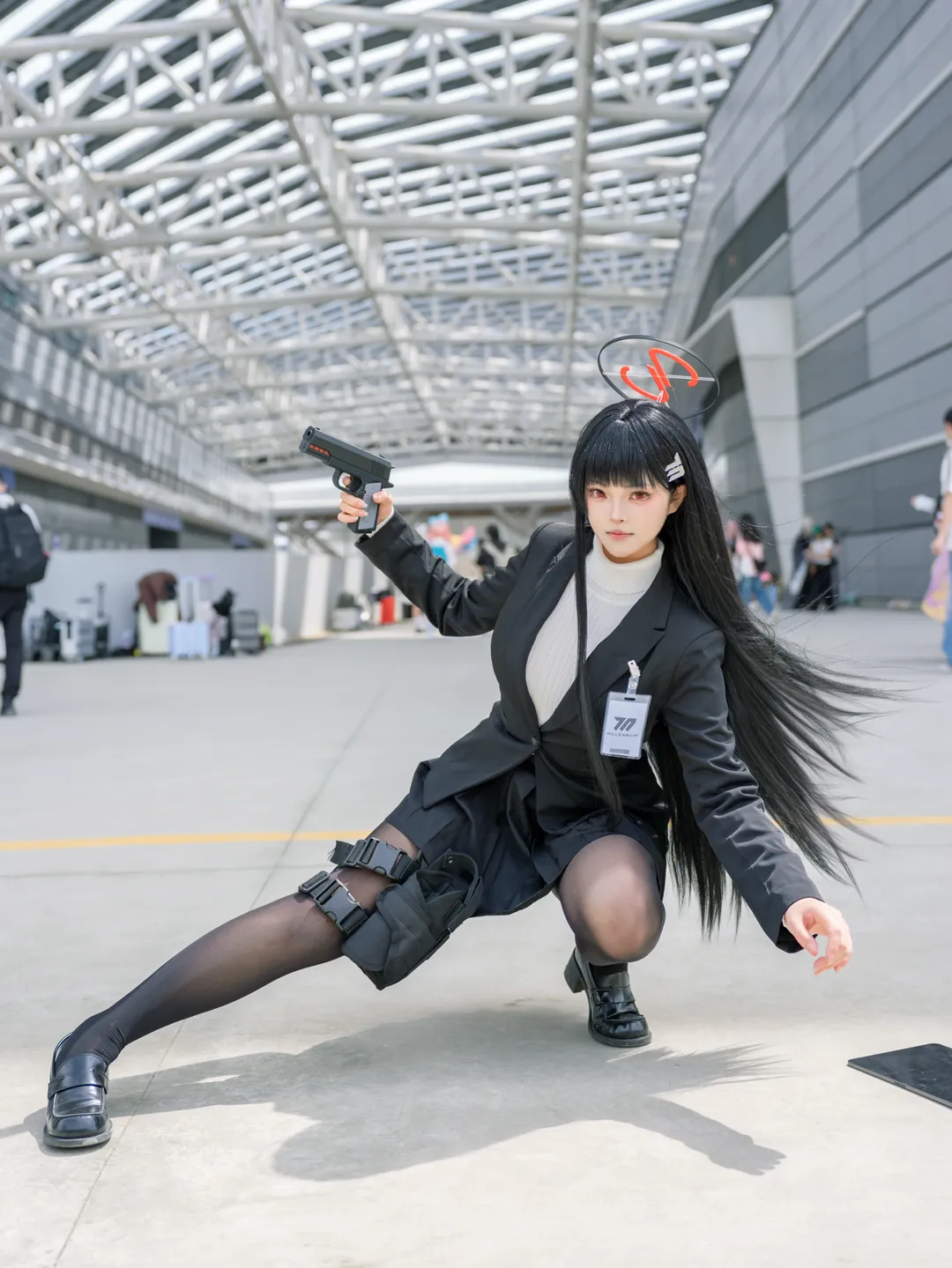 【莉音cos】蔚蓝档案调月莉音，CP32展会上唯一的战术黑长直