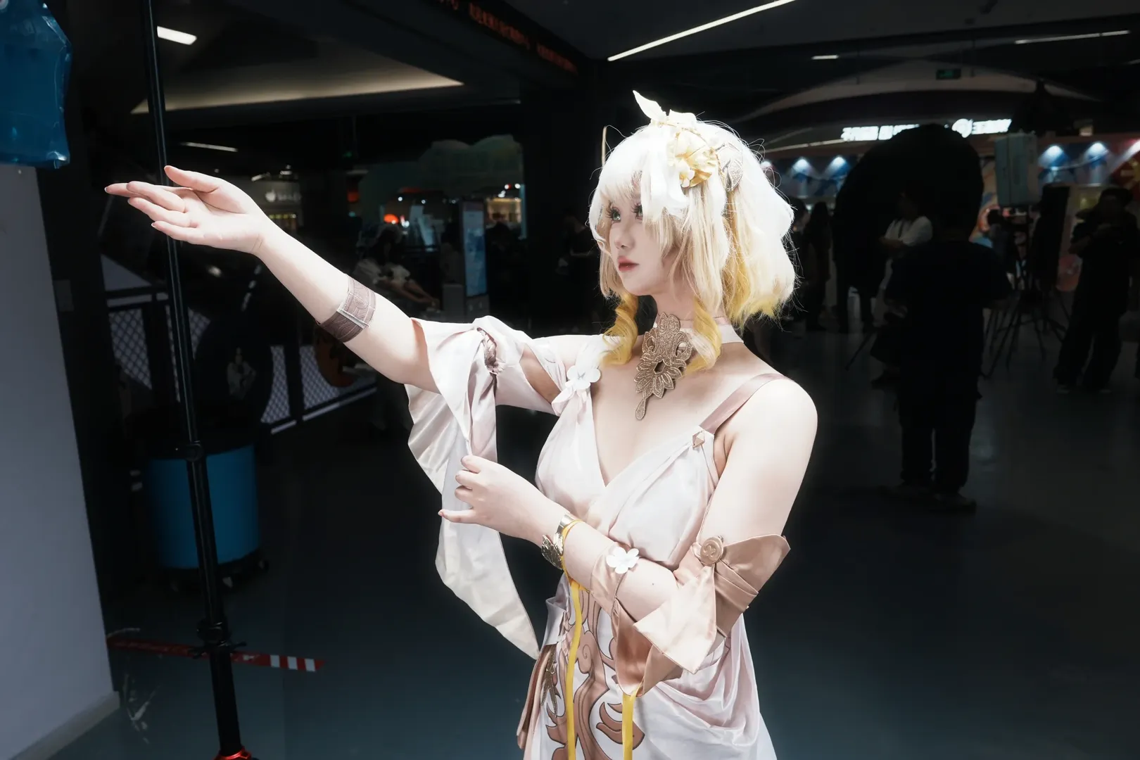【アグライア コスプレ】『崩壊：スターレイル』のイベント写真、華やかな装いに隠された仕立屋 - 3 枚目