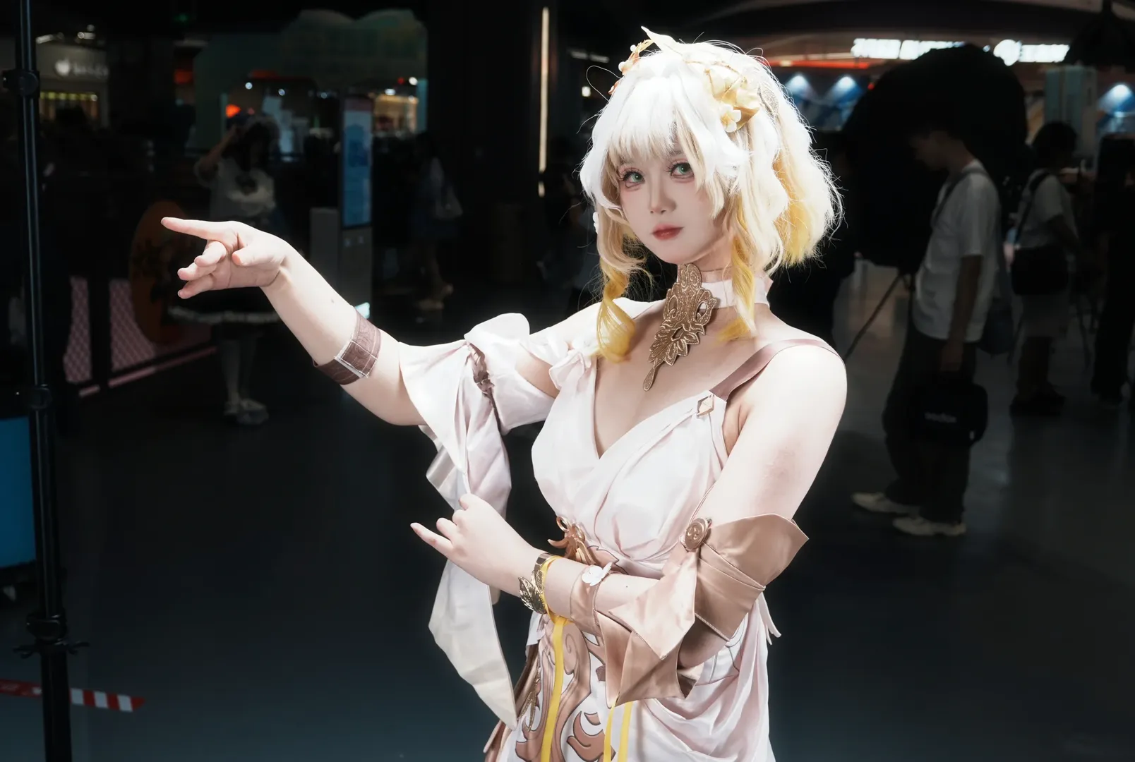 【アグライア コスプレ】『崩壊：スターレイル』のイベント写真、華やかな装いに隠された仕立屋 - 4 枚目