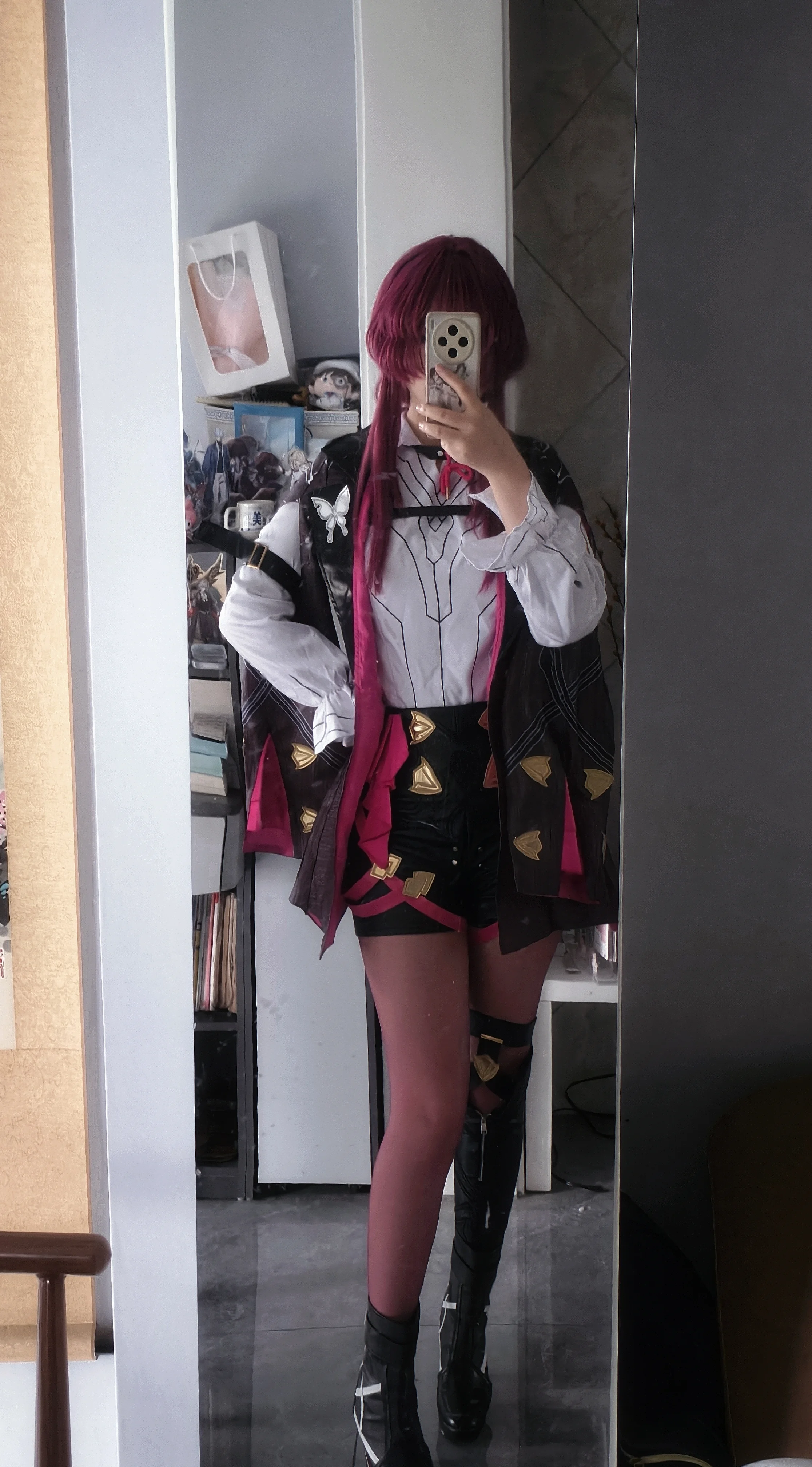 【卡芙卡cos】星穹铁道猎手的天府红街拍 - 第 2 张
