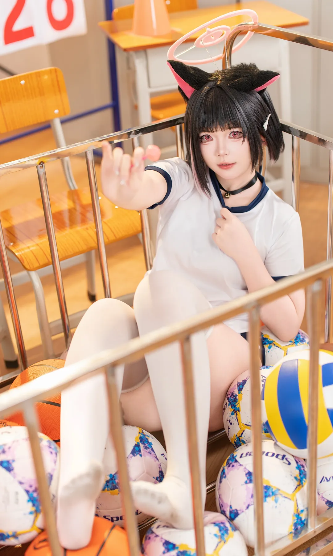 【杏山和纱cos】蔚蓝档案里的运动系少女，老师的糖我收下啦！ - 第 1 张