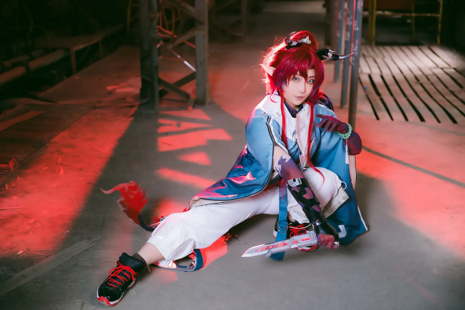 【余cos】明日方舟废墟里的红蓝撞色