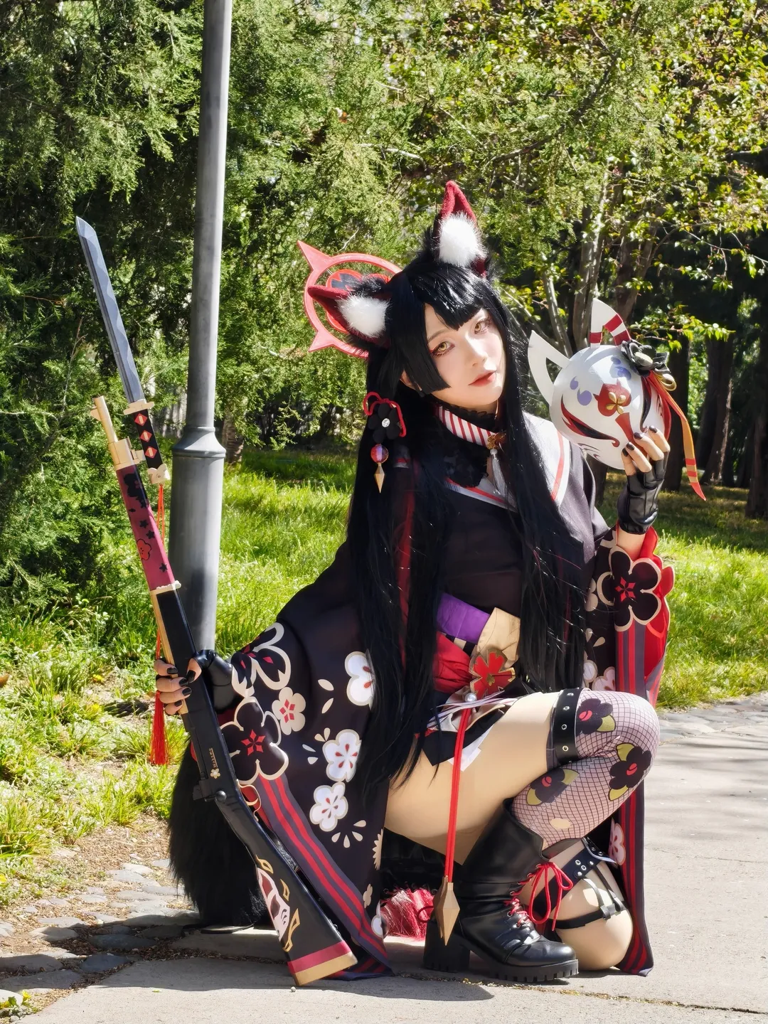 【狐坂ワカモ コスプレ】玉淵潭の春の光と影の下で魅せる戦闘態勢 - 1 枚目