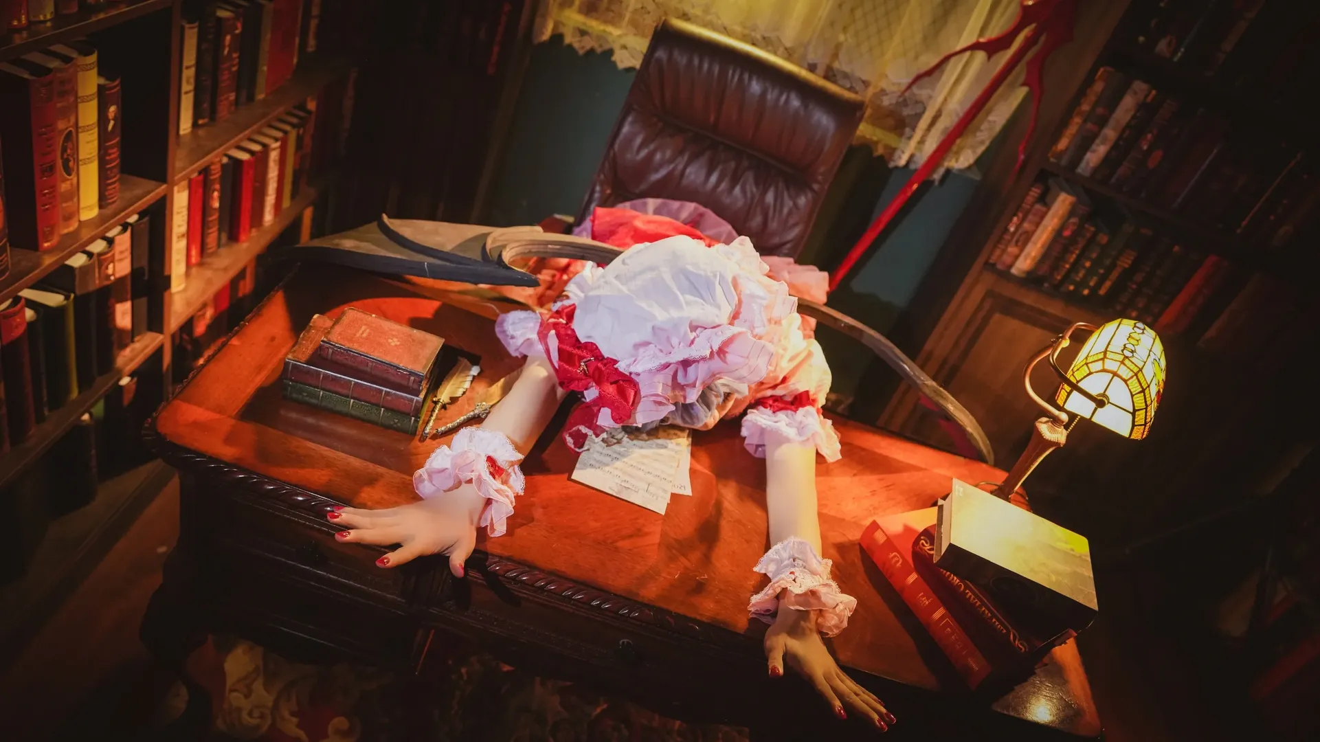 【レミリアコスプレ】『東方Project』レトロな書斎に佇むヴァンパイア少女 - 7 枚目
