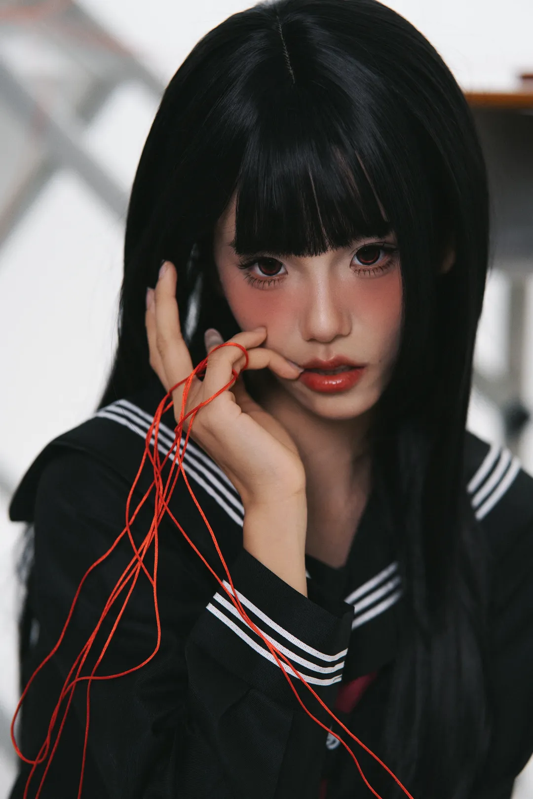 黑水手服與紅線，怪誕少女的靜謐之語 - 第 2 張