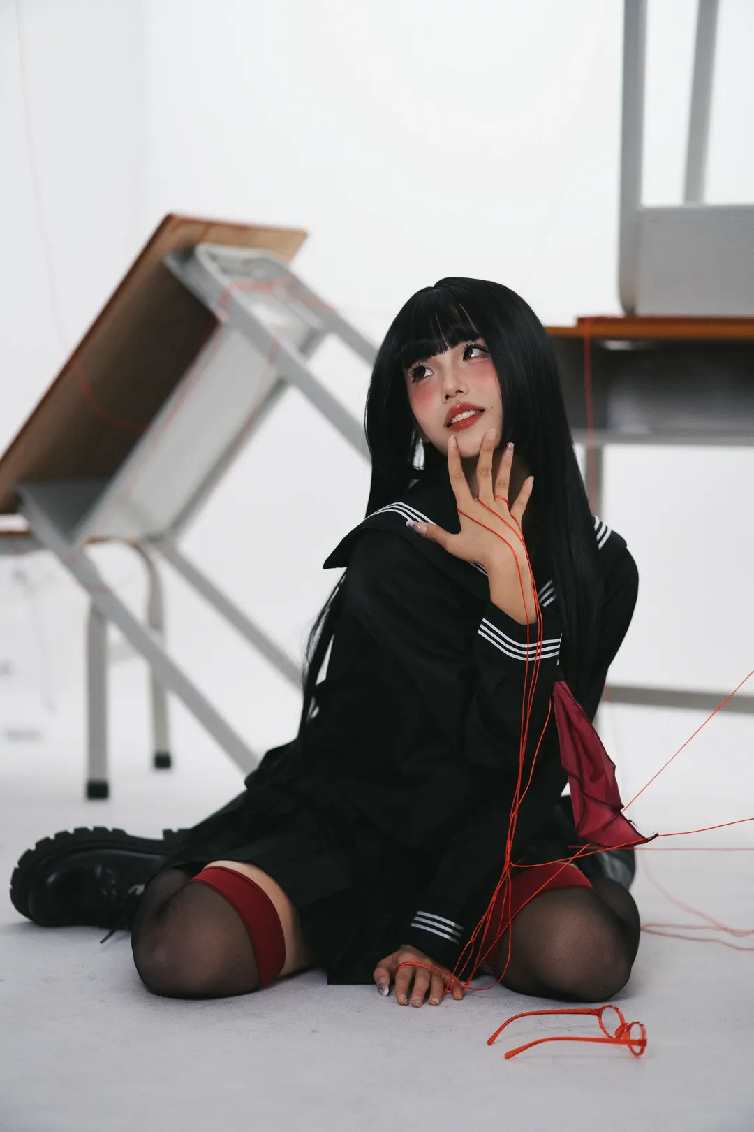 黑水手服與紅線，怪誕少女的靜謐之語 - 第 4 張