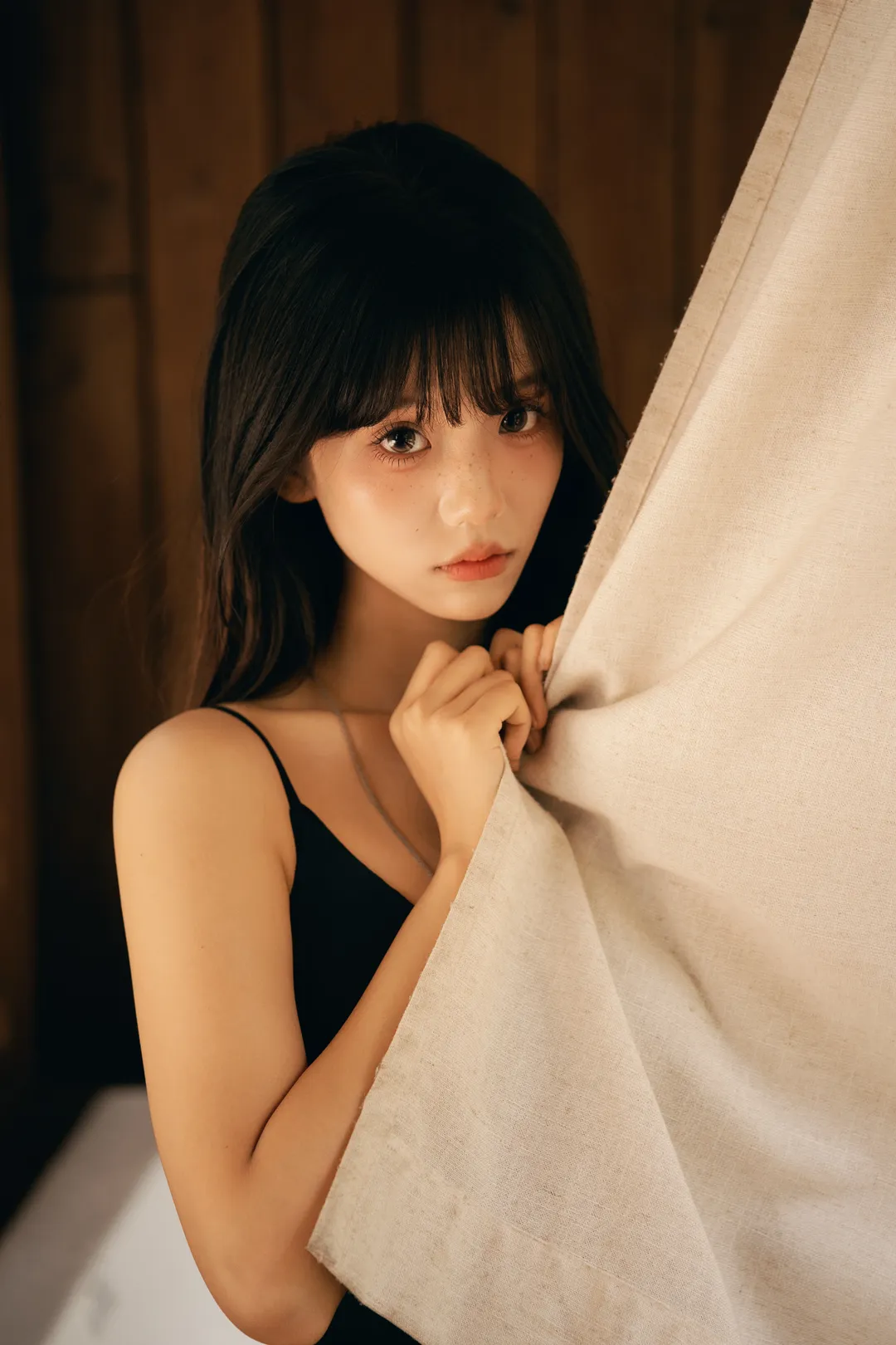 [Rainy Day Photoshoot] Wooden Cabin Ambiance and Black Bodysuit: A Serene Portrait Set - Image 2