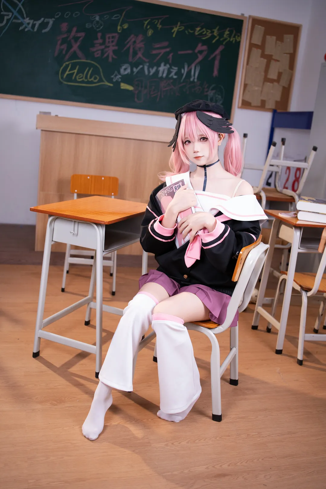 【下江小春cos】女仆至上主义，课后教室的慵懒片刻 - 第 3 张