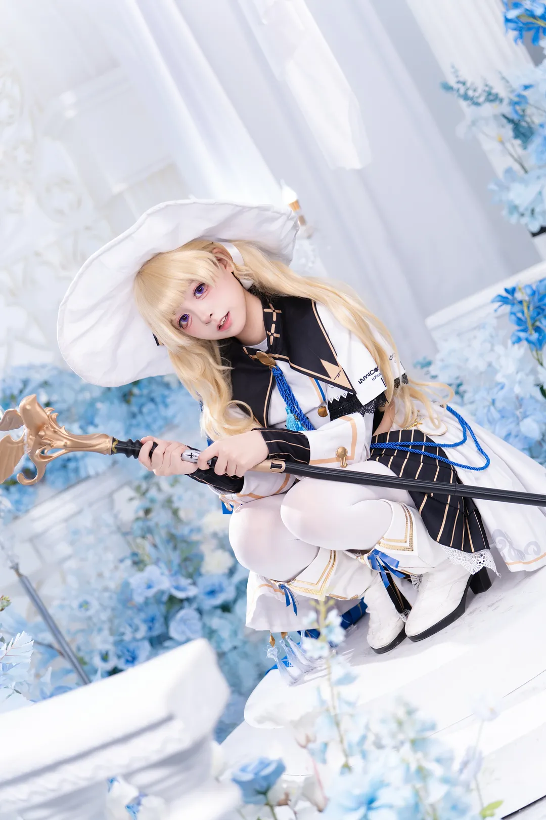 【菲比cos】蓝白花丛中的魔法使，这套大帽子差点把我压垮