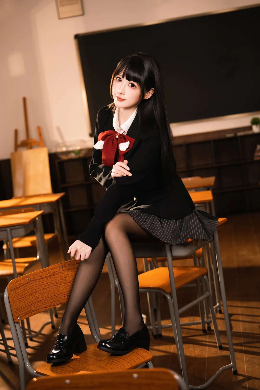 教室里的阳光与黑丝，这套学院风JK制服太有校供感了