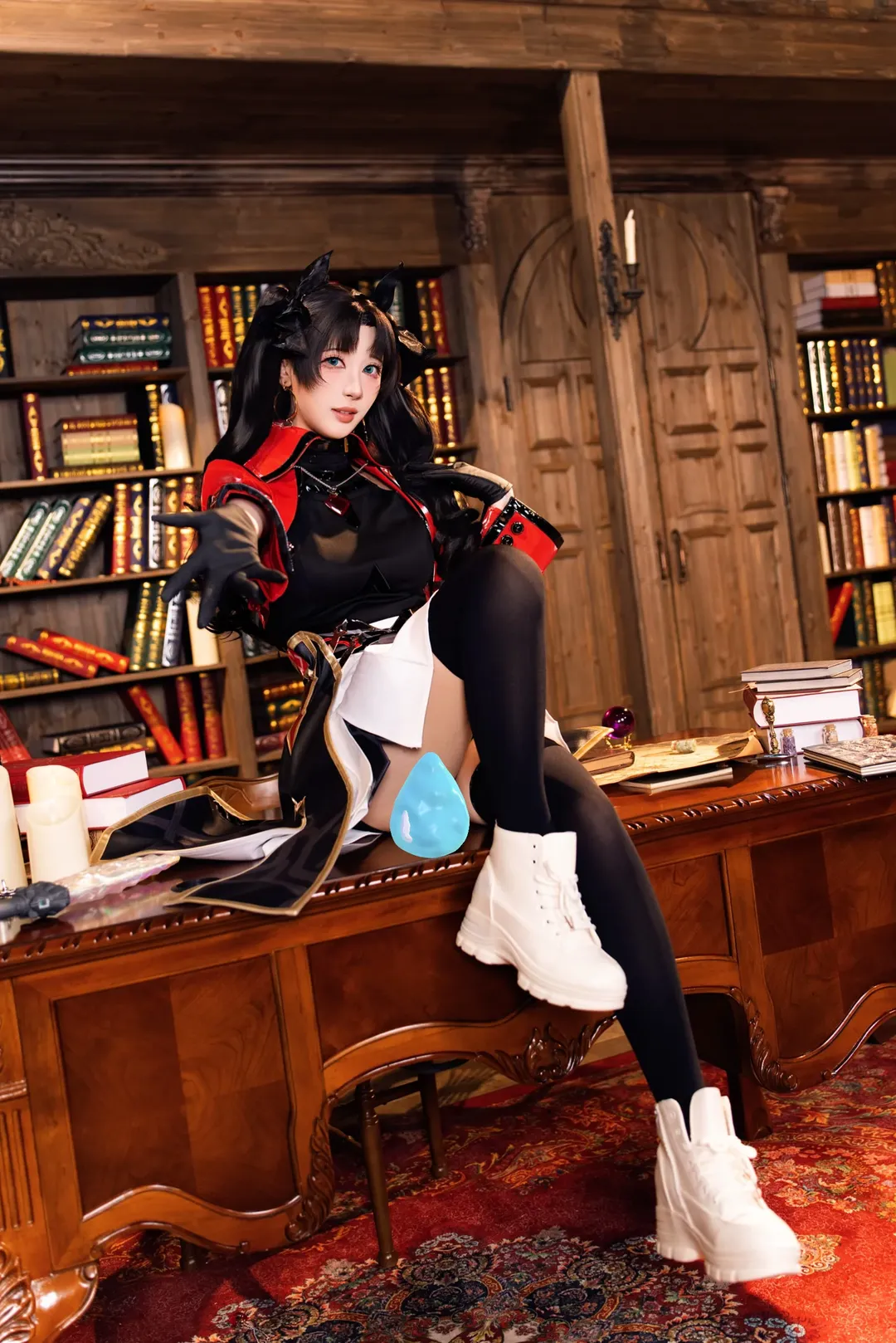 【遠坂凜cos】復古書房裡的紅黑美學定格 - 第 1 張