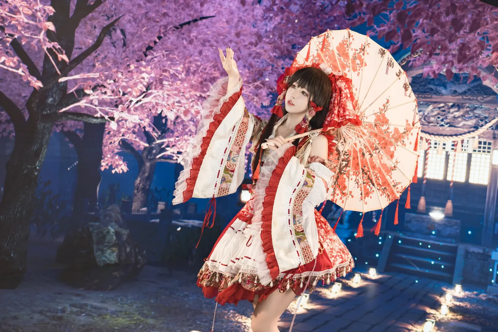 【博丽灵梦cos】东方project里的红白巫女，夜色下的樱花神社 - 第 1 张