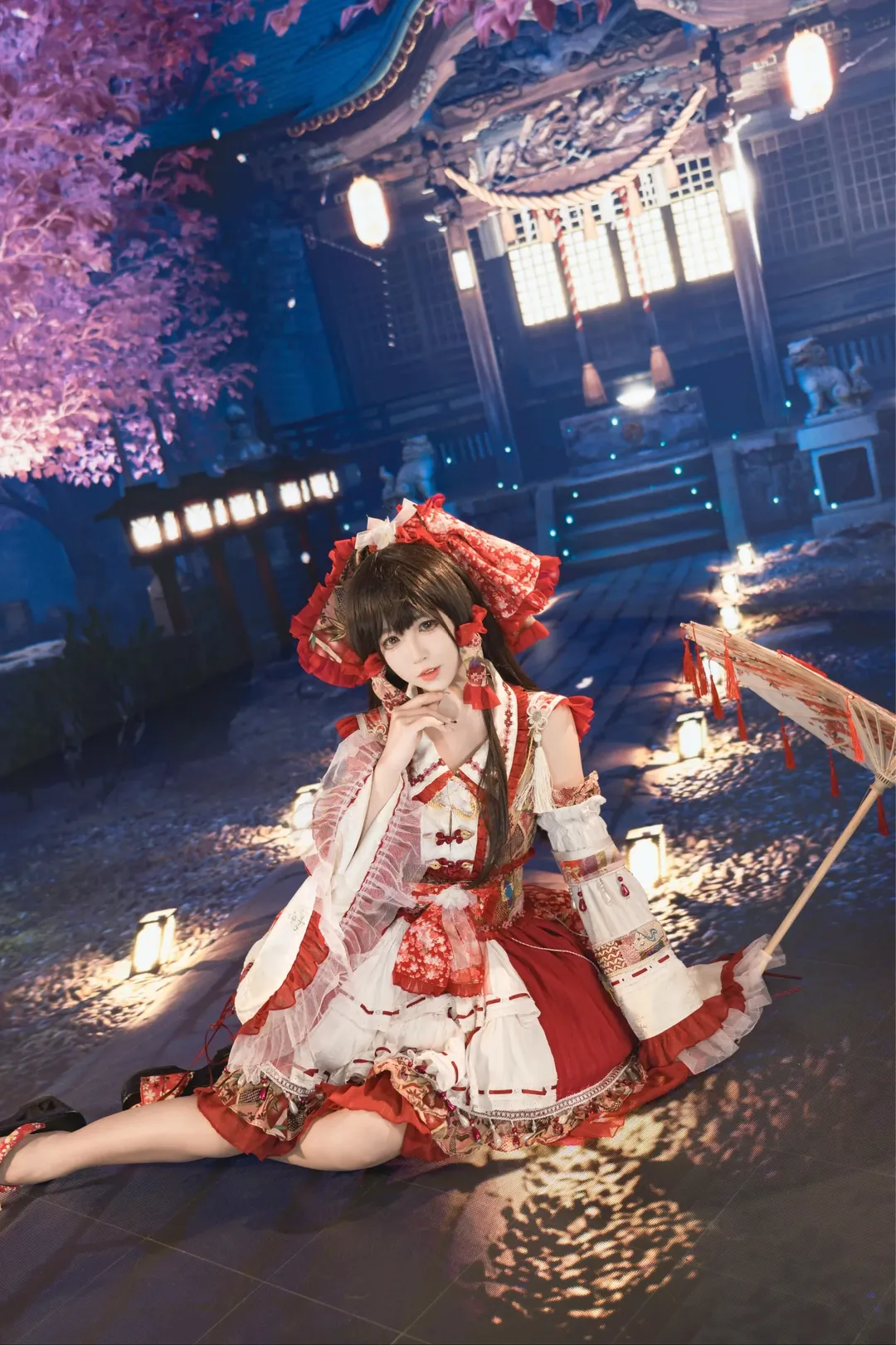 【博丽灵梦cos】东方project里的红白巫女，夜色下的樱花神社