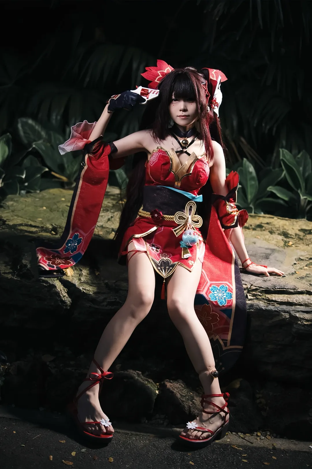 【花火cos】崩坏星穹铁道，暗影绿植中的那抹艳红