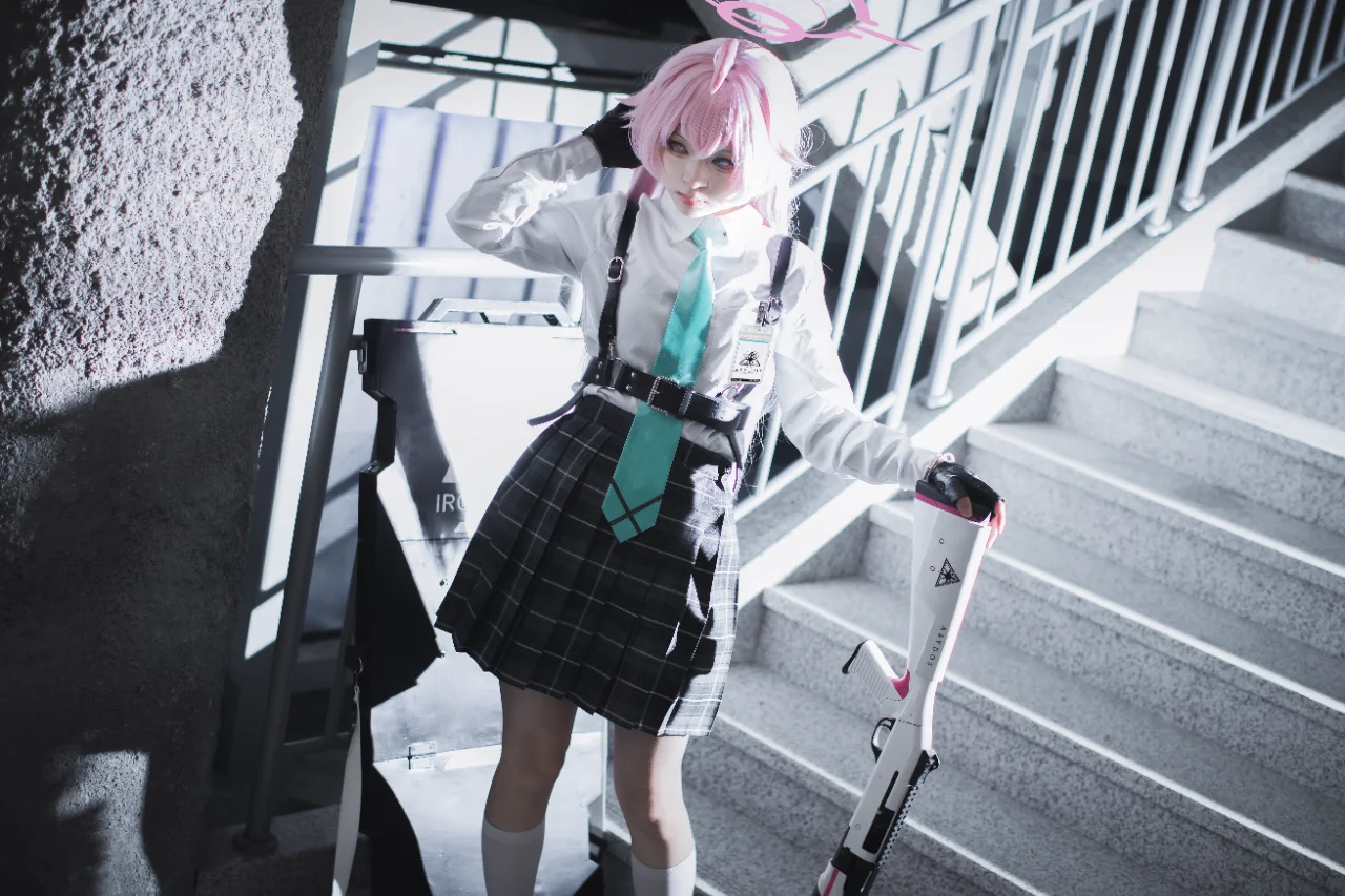 【小鸟游星野cos】蔚蓝档案里的大叔，拍完只想睡午觉 - 第 2 张
