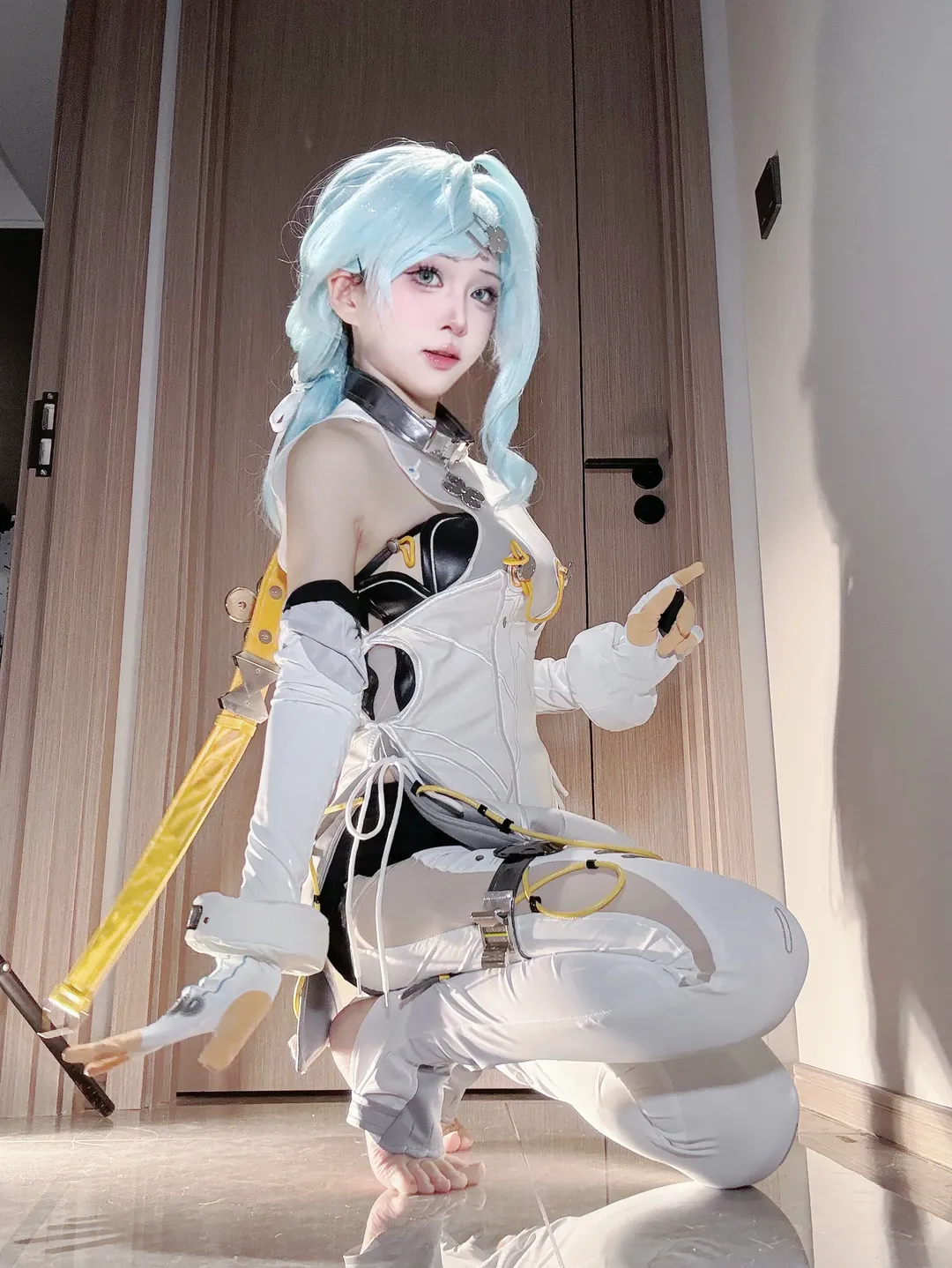 【シードコスプレ】『ゼンレスゾーンゼロ』危険な遊侠、サイバーパンクの光影に佇む戦術少女 - 2 枚目