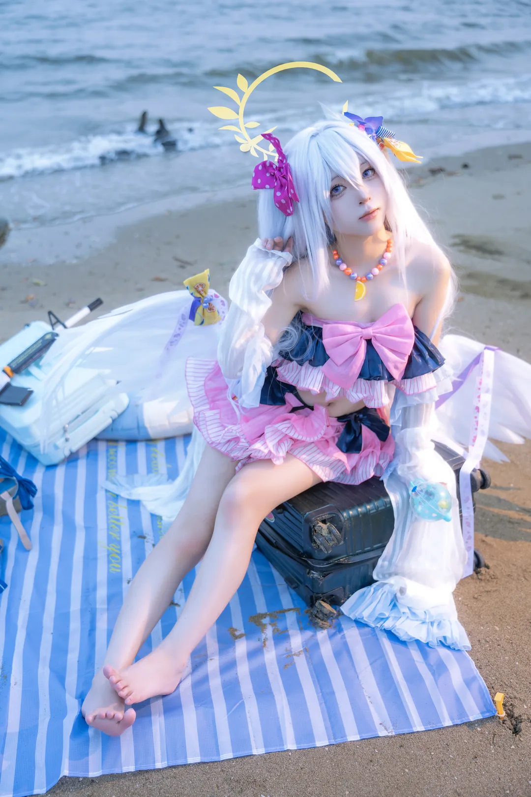 【Shirasu Azusa cosplay】Blue Archive Beach Holiday, Capturing Summer Moments - Image 2