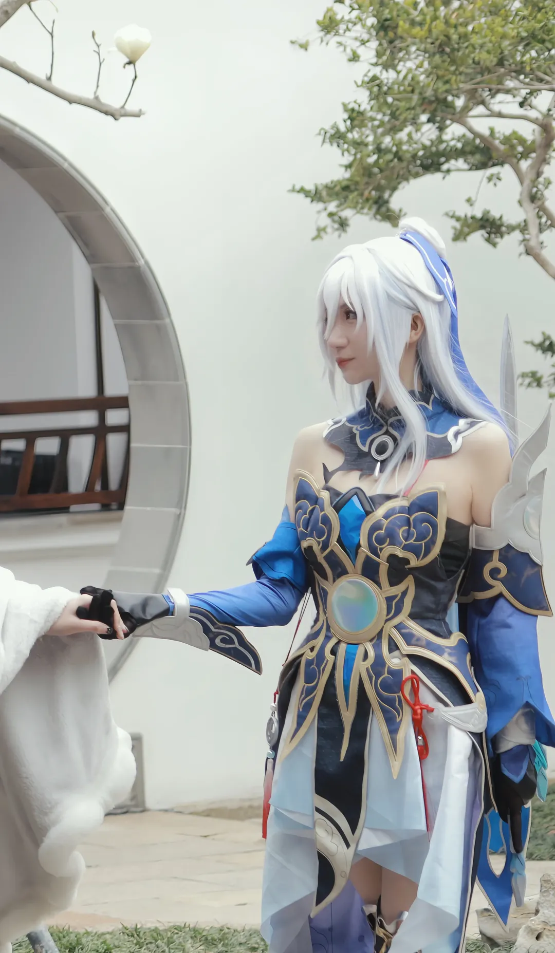 【斯卡蒂镜流丝柯克cos】明日方舟崩坏星穹铁道原神，白毛红瞳的多元呈现 - 第 3 张