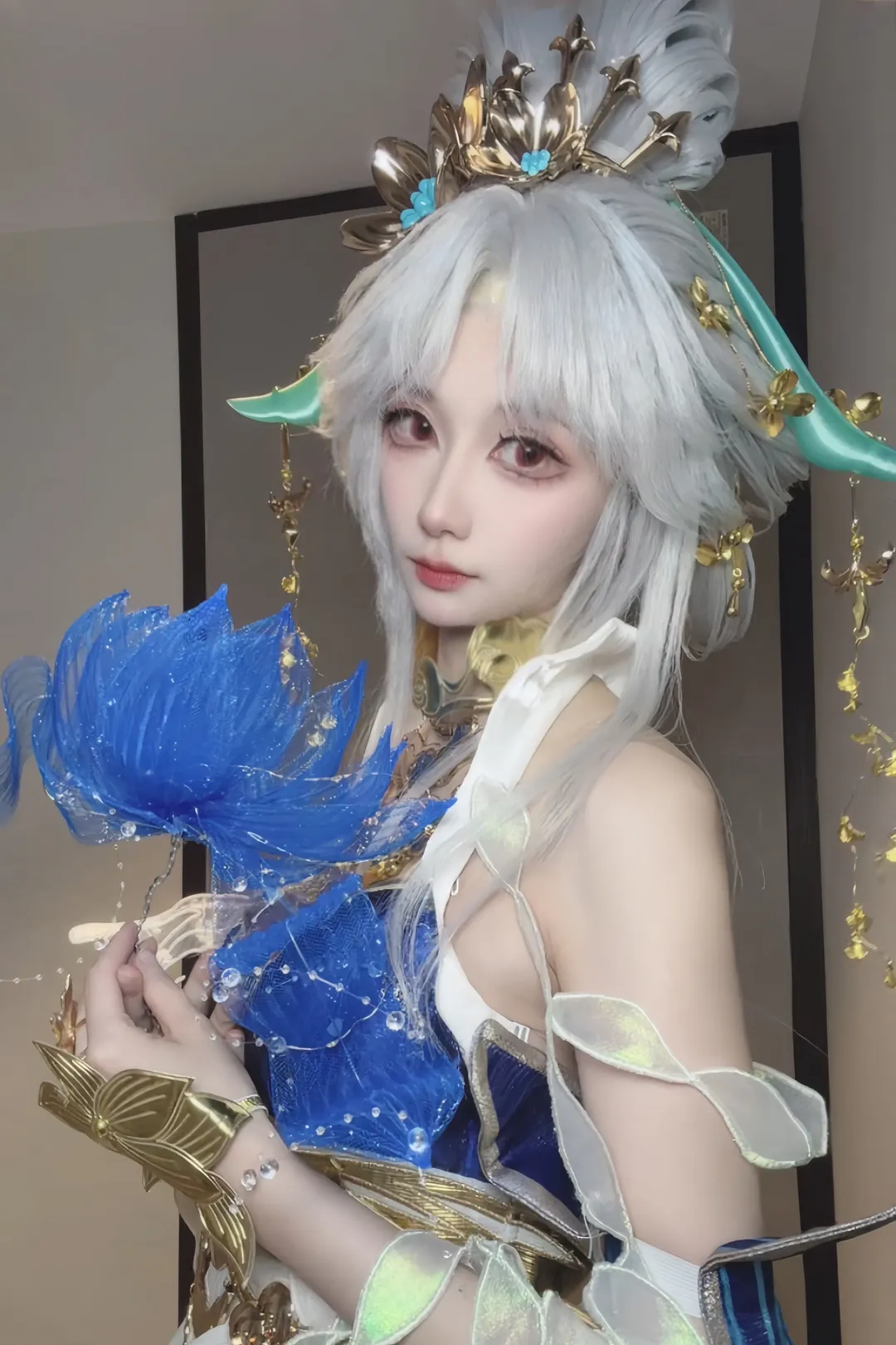 【斯卡蒂镜流丝柯克cos】明日方舟崩坏星穹铁道原神，白毛红瞳的多元呈现 - 第 4 张