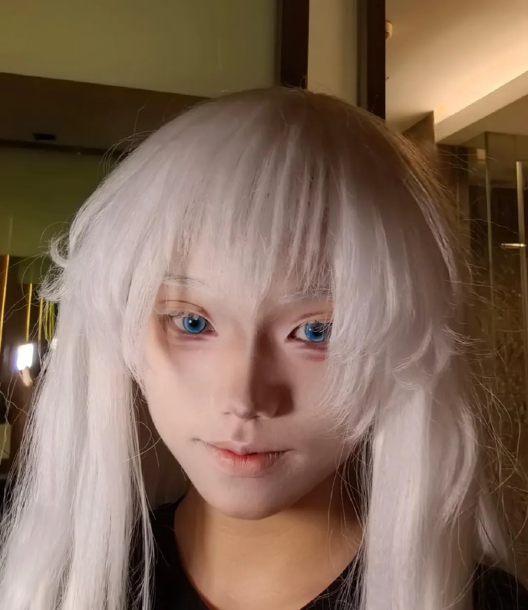 白发蓝瞳的试妆记录，被老爸吐槽适合鬼屋