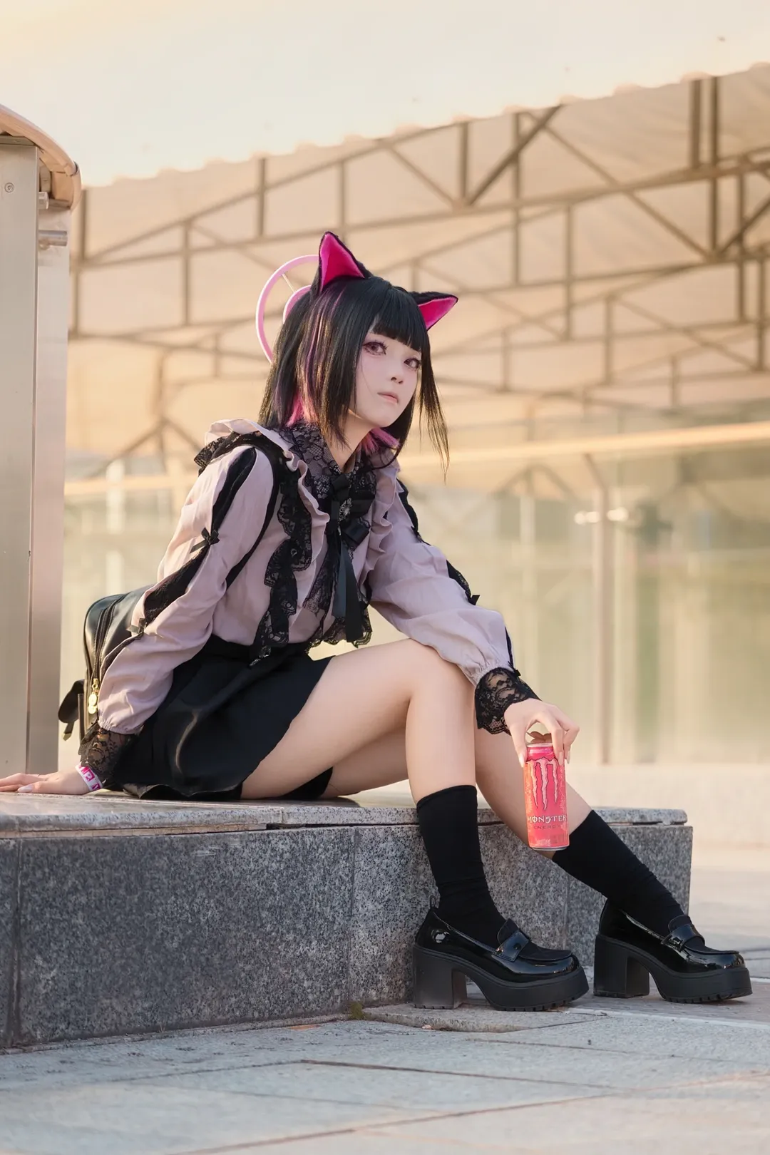 【杏山カズサ コスプレ】『ブルーアーカイブ』地雷系 コスプレの屋外ロケ写真 - 1 枚目
