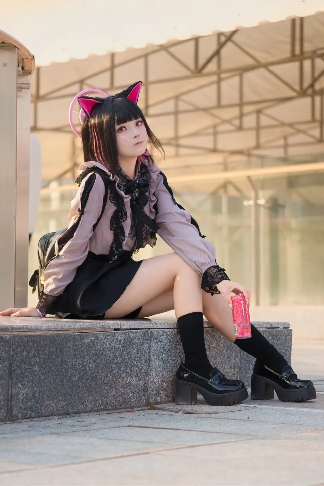 【杏山カズサ コスプレ】『ブルーアーカイブ』地雷系 コスプレの屋外ロケ写真 - 2 枚目