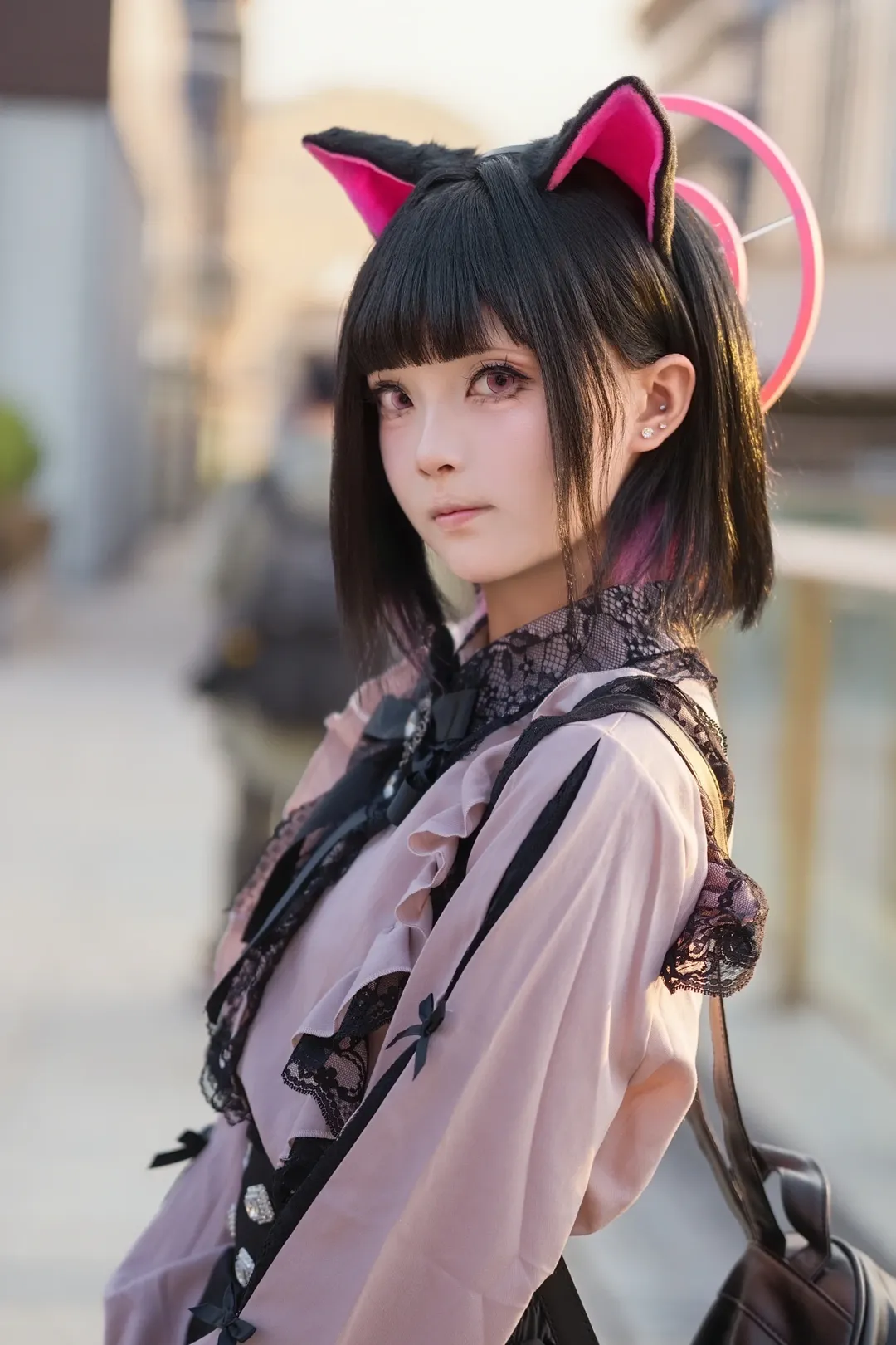 【杏山カズサ コスプレ】『ブルーアーカイブ』地雷系 コスプレの屋外ロケ写真 - 4 枚目