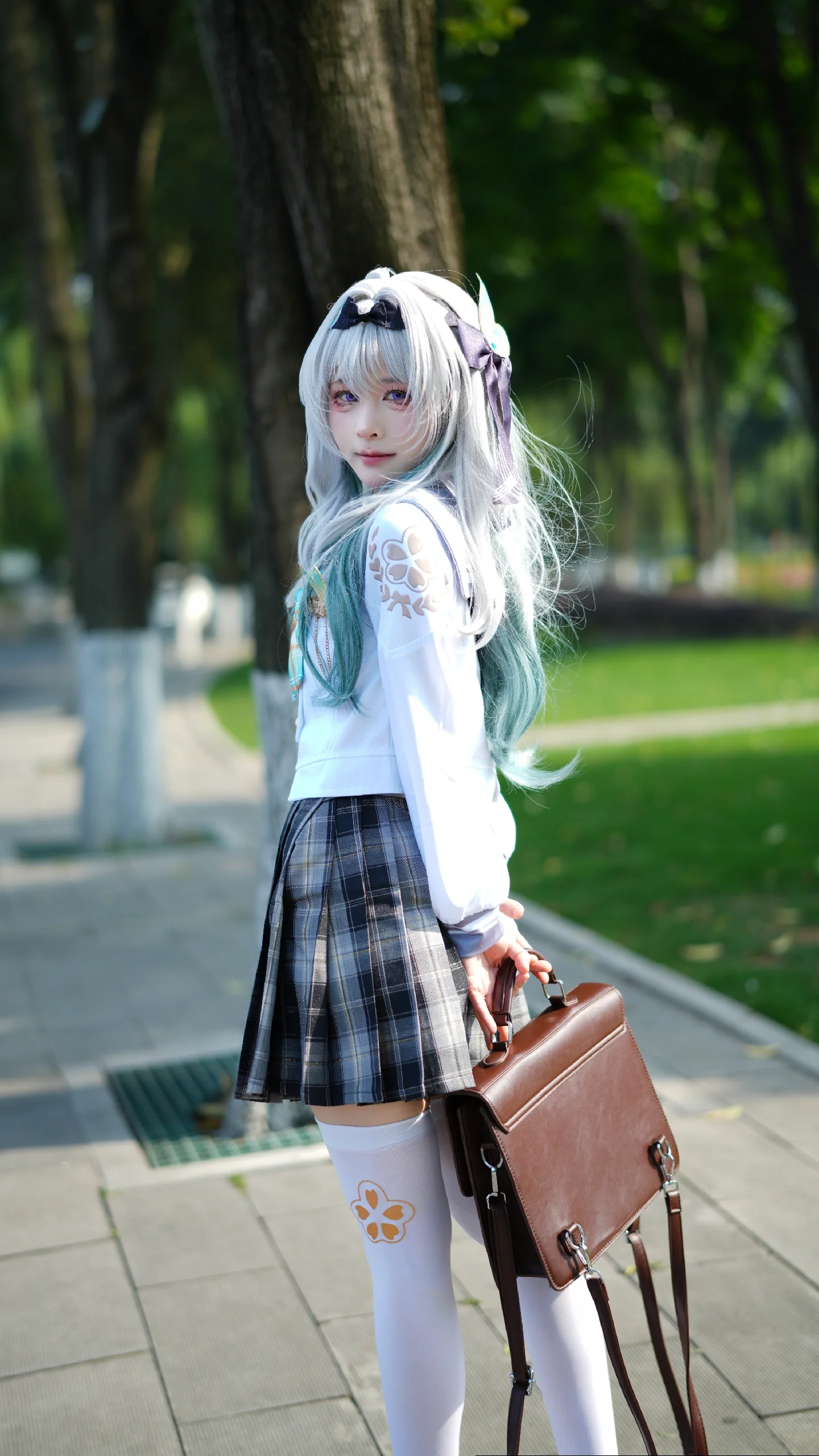 【流萤cos】崩坏星穹铁道，用校园风定格阳光下的少女回眸 - 第 3 张