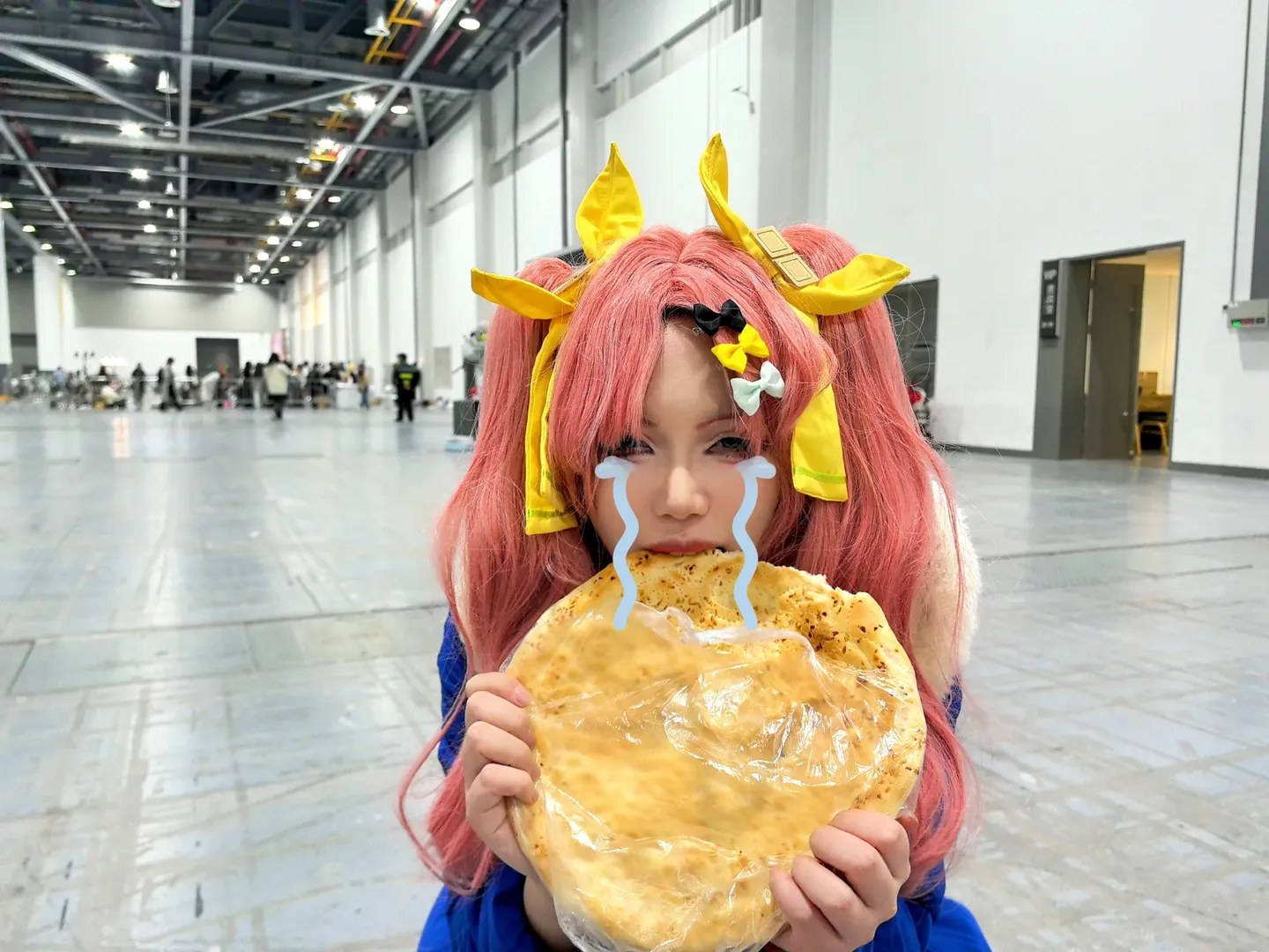 【妮可cos】狡兔屋的现状就是被迫啃大饼