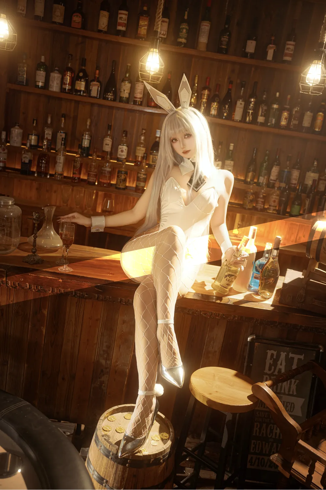 【布兰儿cos】胜利女神nikke里的白兔，复古酒馆兔女郎正片